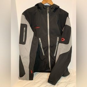Men’s MAMMUT Windstopper jacket. Size 2XL. Black and Gray.